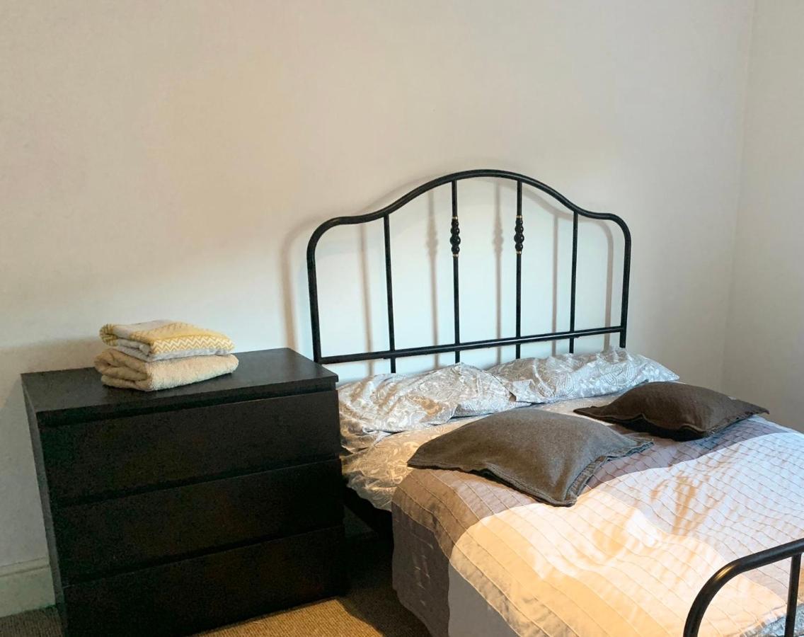 Beautiful Home, 3 Bedroom House Near Alton Towers, Wedgwood Museum, Universities Newcastle-under-Lyme Kültér fotó