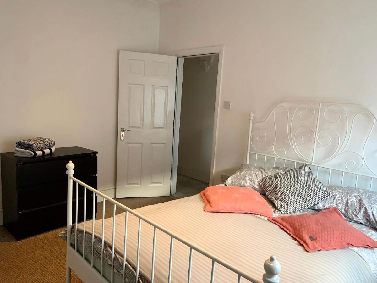 Beautiful Home, 3 Bedroom House Near Alton Towers, Wedgwood Museum, Universities Newcastle-under-Lyme Kültér fotó