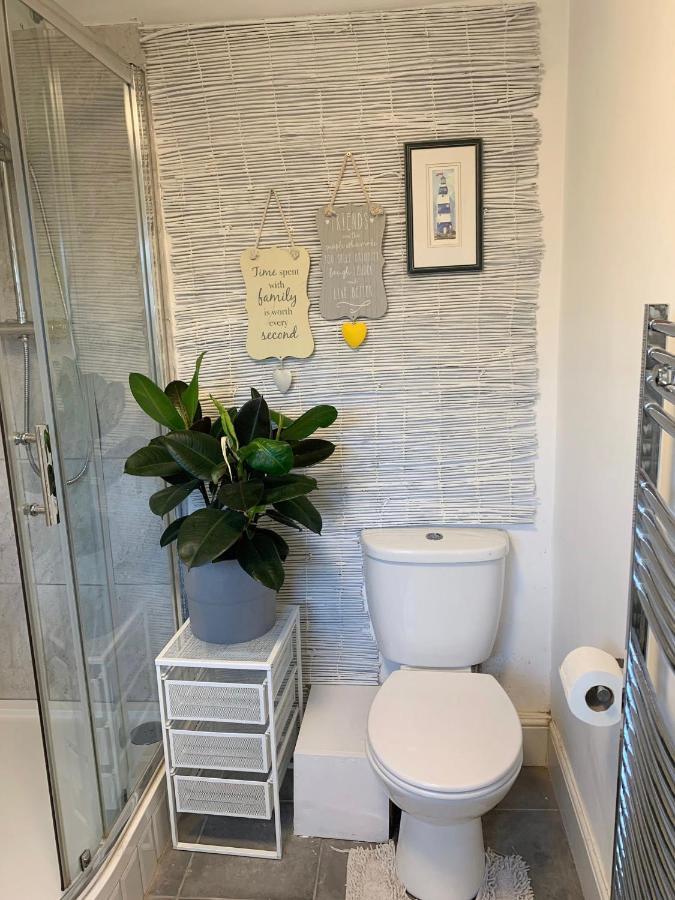 Beautiful Home, 3 Bedroom House Near Alton Towers, Wedgwood Museum, Universities Newcastle-under-Lyme Kültér fotó