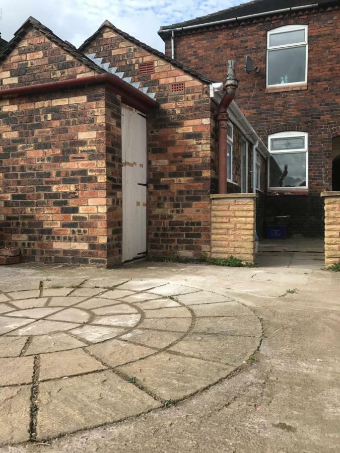 Beautiful Home, 3 Bedroom House Near Alton Towers, Wedgwood Museum, Universities Newcastle-under-Lyme Kültér fotó